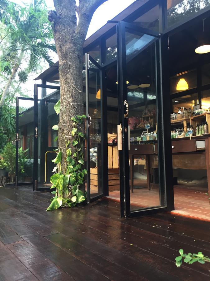 Baan Chumphon 호텔 Pathio 외부 사진